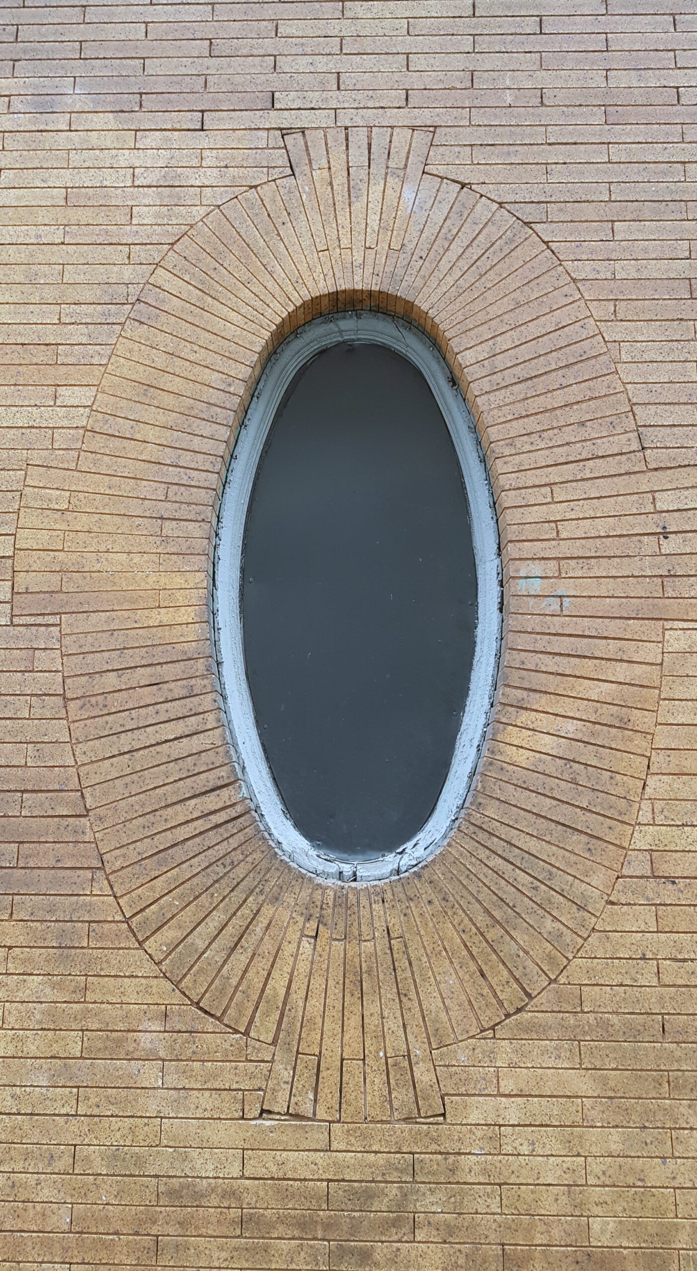 A detail of the oval window; look at how carefully the bricks were cut to fit it.